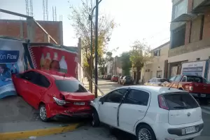 Impactante choque en pleno centro: hay una persona herida