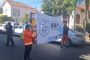 Vialidad Nacional se manifesta con una locreada contra los despidos