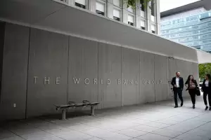 El Banco Mundial elogi a Milei, pero estim una recesin del 3,5% para este ao