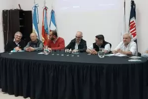 Se llev a cabo una reunin interregional del Comit de crisis por langostas