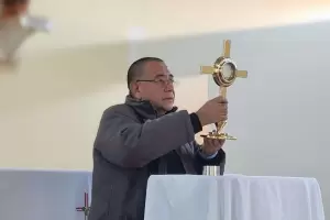 Emotiva Adoracin Eucarstica en la crcel