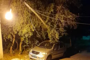 Choque en La Tercena: conductora impact contra poste de luz