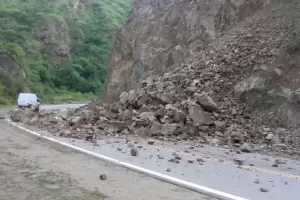 Precauci�n extrema: un derrumbe complica el tr�nsito en la Ruta Provincial 18