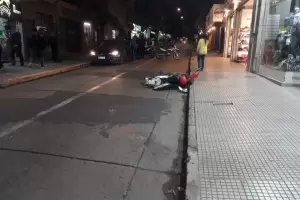 Abri la puerta del auto y un motociclista result herido