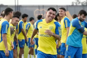 Riquelme present oficialmente a Gary Medel como nuevo refuerzo de Boca