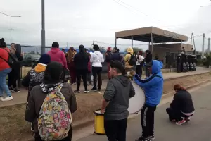 Trabajadores de Textilcom frente a Casa de Gobierno: "Estamos cansados de que nos vean la cara
