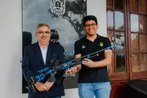 Julin Gutirrez ya cuenta con la indumentaria y rifle nuevo para su participacin olmpica