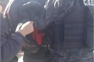 Un hombre fue aprehendido por robarle a su madre