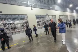 Patricia Bullrich visit la mega crcel para pandilleros de El Salvador