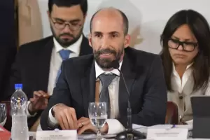 Ley Bases: Funcionarios del Gobierno encabezan una reunin con los bloques dialoguistas