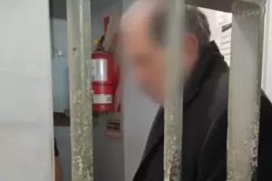 Alperovich, en Ezeiza: las primeras imgenes de la llegada del exgobernador a la crcel