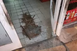 Inseguridad: Rompieron la puerta de un comercio y se llevaron una balanza