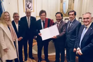 Junto a gobernadores del NOA, Ral Jalil le expres su respaldo a Javier Milei