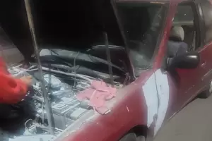 Se incendi un auto y slo se registraron daos materiales