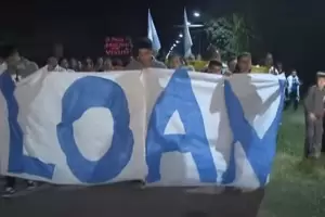 Vecinos de Corrientes marcharon por las calles de 9 de Julio para pedir por la aparicin de Loan