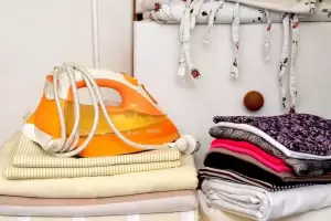 C�mo arreglar una prenda quemada con la plancha: el truco de los expertos