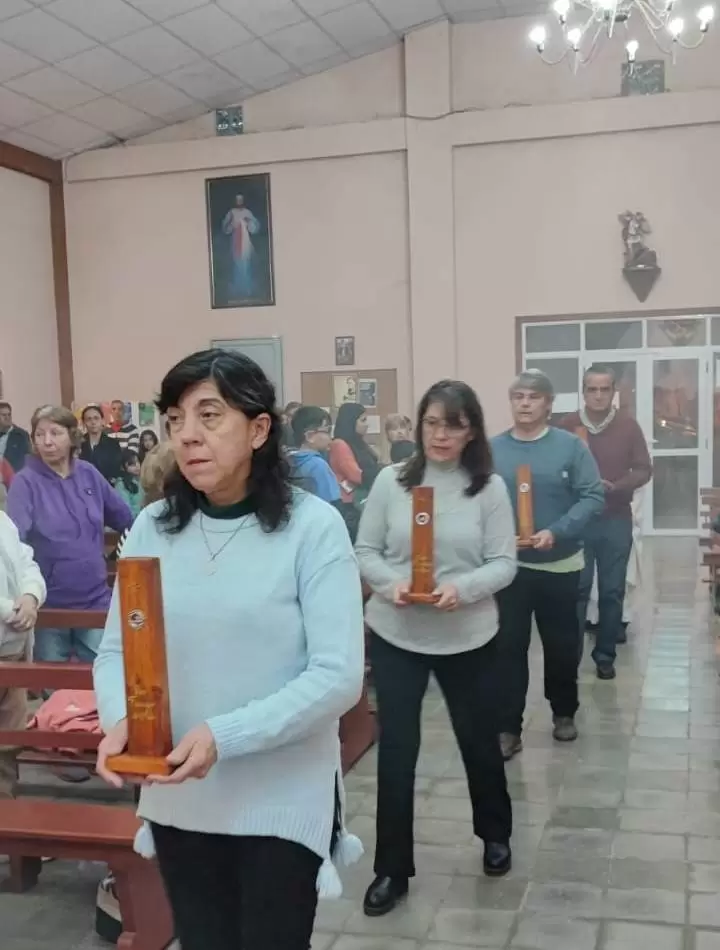 Entronizan reliquias en la parroquia Espíritu Santo