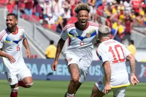 Venezuela le gan� 2-1 a Ecuador en el debut del Grupo B de la Copa Am�rica
