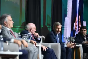 En medio de las negociaciones por la Ley Bases, los gobernadores buscan conseguir fondos para reactivar la obra pblica