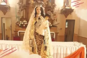 Se realiza la ceremonia de la vesticin de la imagen de la Virgen del Carmen