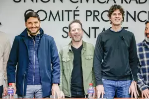 En un acto en Santa Fe, Lousteau junto a Pullaro envo un mensaje a los gobernadores radicales