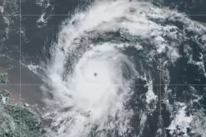 El poderoso huracn Beryl amenaza a varias islas del Caribe: Es extremadamente peligroso