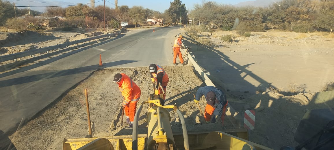 Trabajos de Vialidad Nacional sobre Ruta 40, en Santa María - La Unión ...