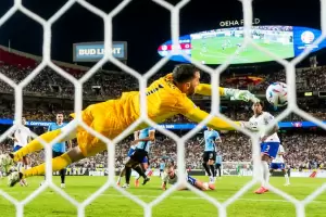 Dieron a conocer los audios del VAR tras la polmica en el gol de Uruguay a Estados Unidos