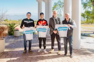 Jalil recibi a los campeones argentinos de ciclismo de montaa lvaro Macas y Hernn Jais