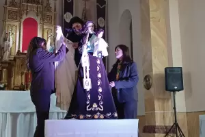 Con devocin se celebr la vesticin de la Virgen del Carmen
