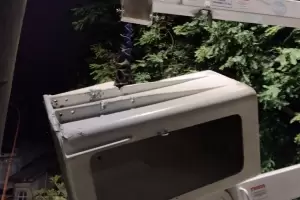 Un trabajador sufri� un accidente laboral mientras arreglaba cables de alumbrado p�blico