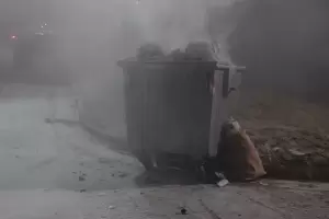 Prendieron fuego a un contenedor