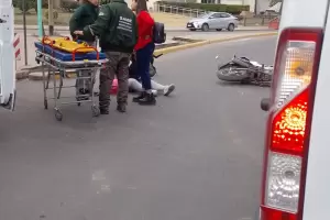 Dos motociclistas colisionaron y uno tuvo que ser trasladado al hospital