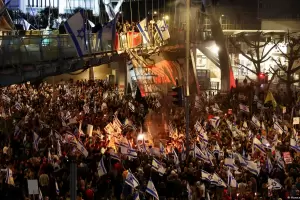 Manifestantes israeles piden un alto al fuego para recuperar a los rehenes