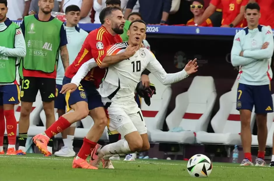 Dani Carvajal se fue expulsado y se perder las semifinales.
