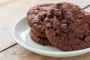 El paso a paso para hacer galletitas de chocolate en sartn con slo 3 ingredientes