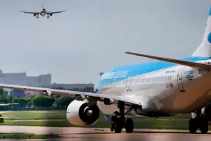 El Gobierno ultima los decretos para desregular el sector aerocomercial