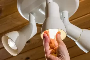 Incre�ble: robaron focos de un centro de salud capitalino