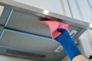 El truco casero para  limpiar tu campana o extractor para que no se vuelva a ensuciar