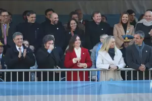 Milei y Villarruel encabezan el desfile militar por el Da de la Independencia