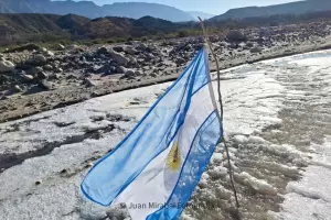 El ro Hualfn congelado: la sensacin trmica fue de -8