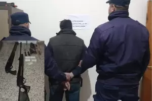 Detienen a un sexagenario y le secuestran armas de fuego