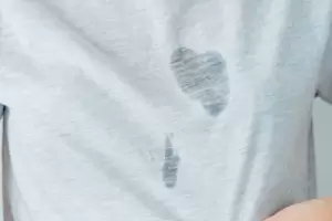 �C�mo quitar manchas de aceite en la ropa?: Solo necesitas 2 ingredientes