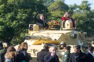 Milei encabez un histrico desfile militar por el Da de la Independencia