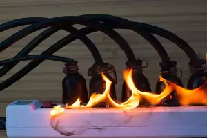 El electrodomstico que hay que desconectar para evitar un incendio cuando sube o baja la luz