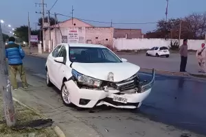 Derrapes y choques por la escarcha: varios accidentes en Capital