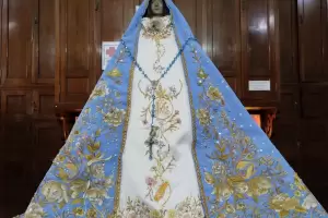 La Virgen del Valle estrena el manto 
que lucir en la Fiesta del Poncho