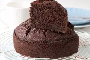 El paso a paso para hacer un delicioso bizcochuelo de chocolate