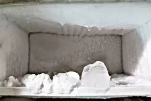 Descubre cmo eliminar el hielo del congelador en pocos minutos