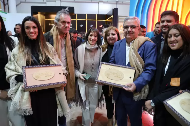 La Capital present un novedoso y colorido stand en la Fiesta del Poncho